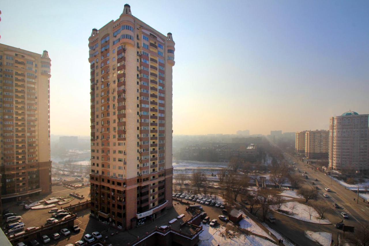 2 Ком Студия На 18 Этаже С Панорамным Видом На Горы В Жк Мега Тауер Almaty Esterno foto